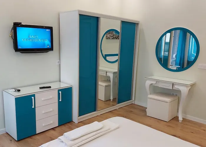 Апартамент Pink & Blue - 2Bdr With Balcony - Wi-Fi