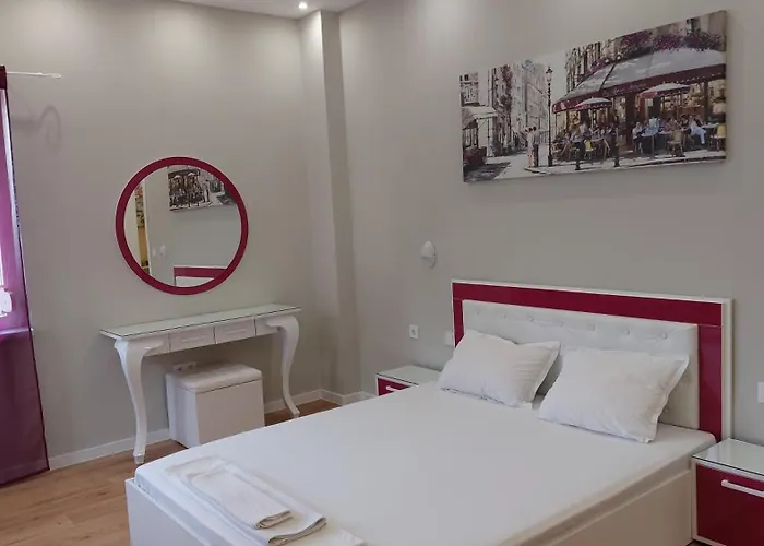 Апартамент Pink & Blue - 2Bdr With Balcony - Wi-Fi