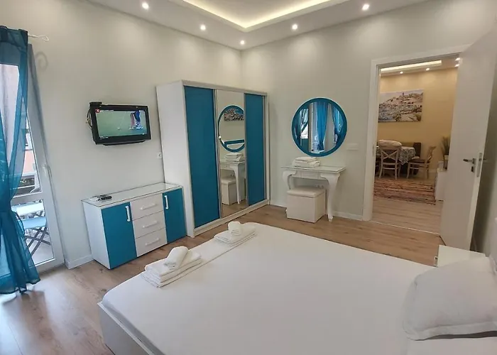Апартамент Pink & Blue - 2Bdr With Balcony - Wi-Fi